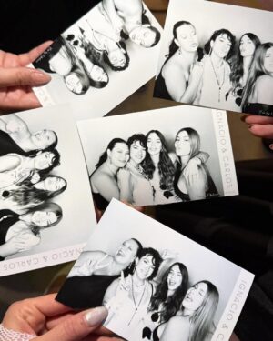 Antonia Bosman Instagram - ayer en el matri de mi @carlitosarratiaguerra & @ignaciovicenciob 🥹💍 gracias por hacerme parte de una noche tan hermosa y especial! que viva el amorrrrrrr 🤍