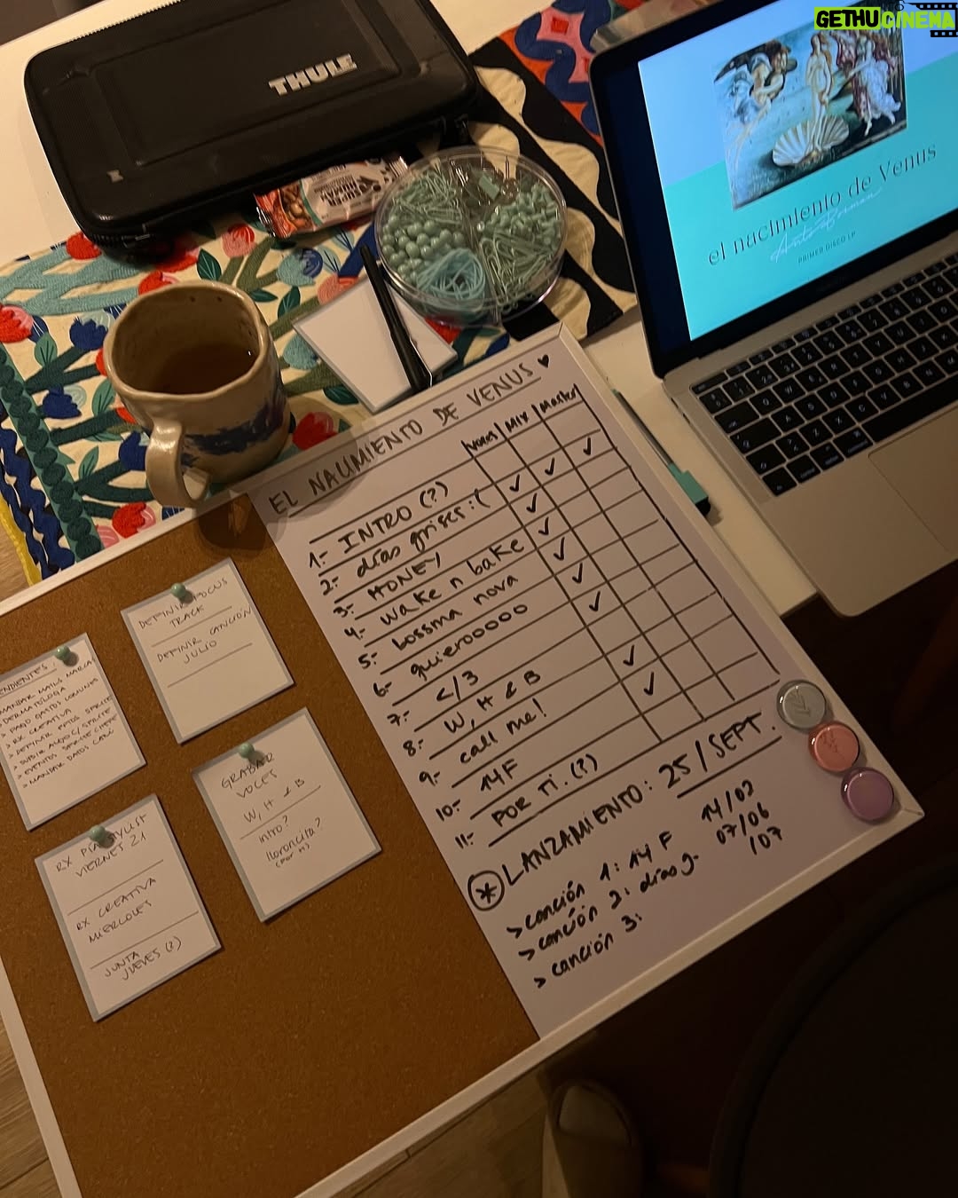 Antonia Bosman - 8.6K Likes - al fin, después de muchísimo tiempo trabajando en este proyecto, NACIÓ ANTOLOGÍA 😭🥹🌟💐 y yo solo quiero agradecer🤍 

Primero, gracias a este, mi primer álbum, que transformó un momento de oscuridad en uno lleno de luz. Me ayudó a crecer, a entender muchas cosas y a volver a creer en mi con más fuerzas que nunca. GRACIAS ANTOLOGÍA POR TANTO 💘

Gracias infinitas a mi equipo. Nada de esto habría sido posible sin ustedes. Gracias por creer en mi y en mi proyecto. Gracias por darlo todo y además, hacerlo siempre con amor y profesionalismo. Son mi familia y sé que llegaremos tan lejos como nosotros queramos! 💐

Gracias a mi familia y amigos que son realmente incondicionales. Siempre con una palabra de aliento y amor. Gracias por creer en mi (a veces incluso más que yo misma) LOS AMO INFINITO 🌟

Gracias a mis fans y a todo aquel que se da el tiempo de escuchar mi música. Sin ustedes, literal, no podría seguir. Son mi impulso constante a seguir luchando por mis sueños. GRACIAS! 💐

Gracias a todo aquel que ha sido parte de este hermoso álbum aportando su talento y luz 🌟

Y por último, gracias a mi. Por ser perseverante y trabajadora. Por nunca bajarle. Por ser soñadora. Me agradezco por elegir creer en mi día a día y luchar por mis sueños cueste lo que cueste. Me siento muy orgullosa de la mujer y artista que soy hoy 🤍

SIGAN ESUCHANDO ANTOLOGÍA! 💐💐💐💐