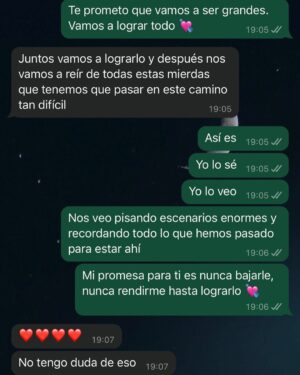 Antonia Bosman Instagram - al fin, después de muchísimo tiempo trabajando en este proyecto, NACIÓ ANTOLOGÍA 😭🥹🌟💐 y yo solo quiero agradecer🤍 

Primero, gracias a este, mi primer álbum, que transformó un momento de oscuridad en uno lleno de luz. Me ayudó a crecer, a entender muchas cosas y a volver a creer en mi con más fuerzas que nunca. GRACIAS ANTOLOGÍA POR TANTO 💘

Gracias infinitas a mi equipo. Nada de esto habría sido posible sin ustedes. Gracias por creer en mi y en mi proyecto. Gracias por darlo todo y además, hacerlo siempre con amor y profesionalismo. Son mi familia y sé que llegaremos tan lejos como nosotros queramos! 💐

Gracias a mi familia y amigos que son realmente incondicionales. Siempre con una palabra de aliento y amor. Gracias por creer en mi (a veces incluso más que yo misma) LOS AMO INFINITO 🌟

Gracias a mis fans y a todo aquel que se da el tiempo de escuchar mi música. Sin ustedes, literal, no podría seguir. Son mi impulso constante a seguir luchando por mis sueños. GRACIAS! 💐

Gracias a todo aquel que ha sido parte de este hermoso álbum aportando su talento y luz 🌟

Y por último, gracias a mi. Por ser perseverante y trabajadora. Por nunca bajarle. Por ser soñadora. Me agradezco por elegir creer en mi día a día y luchar por mis sueños cueste lo que cueste. Me siento muy orgullosa de la mujer y artista que soy hoy 🤍

SIGAN ESUCHANDO ANTOLOGÍA! 💐💐💐💐