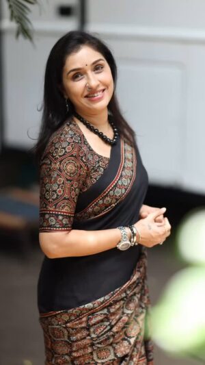 Anu Prabhakar Instagram - ನಿಮ್ಮೆಲ್ಲರ ಪ್ರೀತಿಗೆ ನಾನು ಚಿರಋಣಿ 🥰 @zeekannada #saregamapa Thank you for inviting me and thank you to all who watched and loved the episode! 
My dearest brothers @prashanthmakeover and @sunilgowdamakeover  Thank you for the makeup, styling and pictures!
And thank you @utpaladesigns for my saree! 
#anuprabhakarmukherjee #anuprabhakar