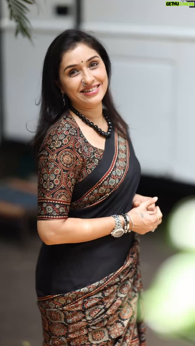 Anu Prabhakar - 13.7K Likes - ನಿಮ್ಮೆಲ್ಲರ ಪ್ರೀತಿಗೆ ನಾನು ಚಿರಋಣಿ 🥰 @zeekannada #saregamapa Thank you for inviting me and thank you to all who watched and loved the episode!
My dearest brothers @prashanthmakeover and @sunilgowdamakeover Thank you for the makeup, styling and pictures!
And thank you @utpaladesigns for my saree!
#anuprabhakarmukherjee #anuprabhakar