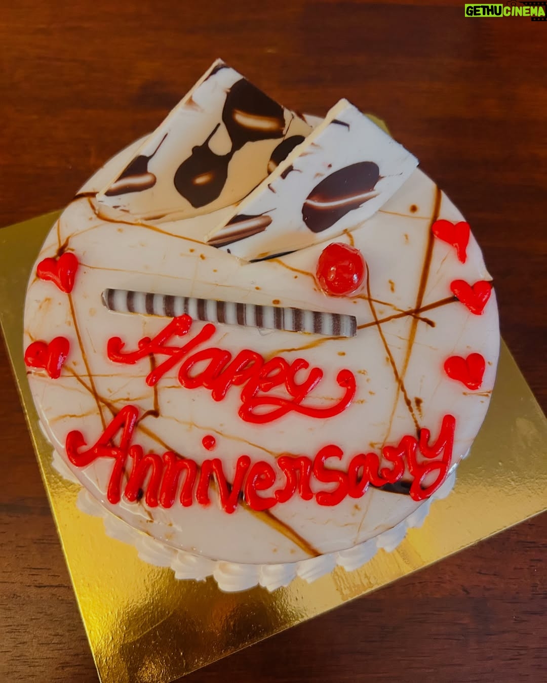 Anu Prabhakar - 8K Likes - Celebrated the beautiful bond of love and togetherness — Happy Anniversary to Raghu anna and Anu akka!
#AnniversaryLove #RaghuAndAnu #TogetherForever #FamilyMoments #LoveInTheAir #CoupleGoals