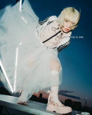 Aoi Yamada Instagram - @converse_jp 🩰
・・・
"This is me."

NEW ARRIVAL〈ALL STAR TREKWAVE BL OX〉

Performing artist：アオイヤマダ　@aoiyamada0624
Photographer：SONG SI YOUNG
Art Director：鈴木利幸（united lounge tokyo）
Graphic Designer：渡部糸女（united lounge tokyo）
Stylist：二宮ちえ
Hair & Make-up：冨沢ノボル（CUBE）
Lighting Director：平野勝利（BONDS）
Art & Props：三ツ泉貴幸、藤岡なつき（STARBOY）
Location：AL STUDIO
Producer：浜島 遊（Peanuttart）
Interpreter：Park Changsoo（LIKE STUDIO）
Production Manager：もも、大川実結、橋本和佳奈（Peanuttart）
Management（アオイヤマダ） : Oi-chan

#converse
#コンバース