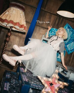 Aoi Yamada Instagram - @converse_jp 🩰
・・・
"This is me."

NEW ARRIVAL〈ALL STAR TREKWAVE BL OX〉

Performing artist：アオイヤマダ　@aoiyamada0624
Photographer：SONG SI YOUNG
Art Director：鈴木利幸（united lounge tokyo）
Graphic Designer：渡部糸女（united lounge tokyo）
Stylist：二宮ちえ
Hair & Make-up：冨沢ノボル（CUBE）
Lighting Director：平野勝利（BONDS）
Art & Props：三ツ泉貴幸、藤岡なつき（STARBOY）
Location：AL STUDIO
Producer：浜島 遊（Peanuttart）
Interpreter：Park Changsoo（LIKE STUDIO）
Production Manager：もも、大川実結、橋本和佳奈（Peanuttart）
Management（アオイヤマダ） : Oi-chan

#converse
#コンバース