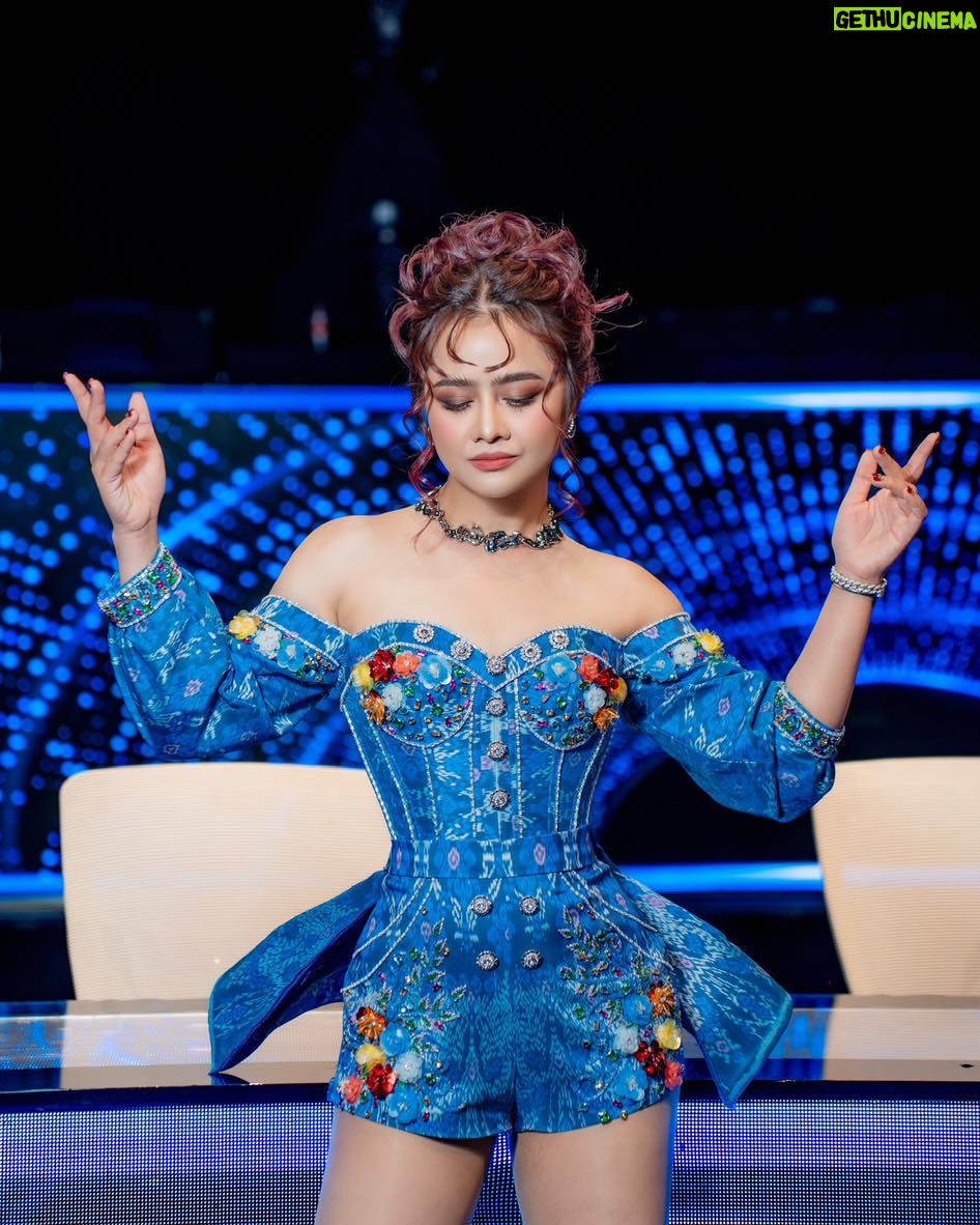 Aok Sokunkanha - 9.6K Likes - ឈុតហូលបែបសម័យ ជប់ត្រឹមតែមួយថ្ងៃ ដោយ sokchea_tailor
អរគុណបងប្អូនដែលបានទៅទស្សនាកាលពីយប់មិញ 💜
ជួបគ្នាវគ្គពាក់កណ្តាលផ្ដាច់ព្រត្រ័🫶🏻
ផាត់មុខដោយ: Nea Makeup Artist
ធ្វើសក់ដោយ: chhengkypich
ថតរូបដោយ: @Della
#Cambodianidolseason4 #liveshow #week5 #Aoksokunkanha