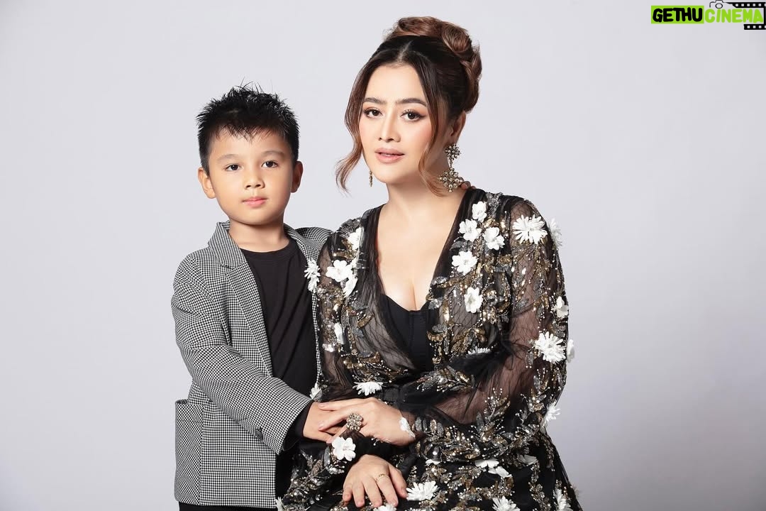 Aok Sokunkanha - 10K Likes - រីករាយថ្ងៃកំណើតកូនមាសម្ដាយ🎂🥳🥳🥳 ឆ្នាំនេះកូនកាន់តែធំ Mommy និង Daddy កាន់តែរវល់ តែកូនក៏ត្រូវតែចម្រើនវ័យដោយសុខភាពល្អរឹងមាំ រស់នៅប្រកបដោយភាពជាអ្នកដឹកនាំ ដឹកនាំខ្លួនឯងដើរទៅដោយសេចក្ដីល្អ ឆ្លាតវៃ រៀនពូកែ 😘😘😘
Love you so much my big boy 🥰🥰
