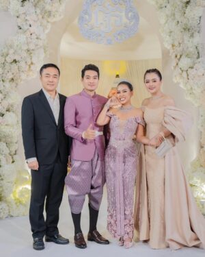 Aok Sokunkanha Instagram - អបអរសាទរ ប្អូនស្រី សុភក្រ័កុសុម៉ា និងប្អូនប្រុស 
បងសូមជូនពរដល់ប្អូនស្រីព្រមទាំងប្អូនប្រុសសូមឲមានសុភមង្គលពេញមួយជីវិត♥️ស្រលាញ់គ្នាដល់ចាស់កោងខ្នង 🎉