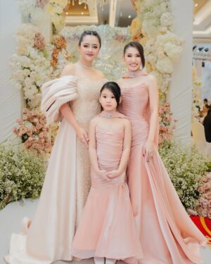 Aok Sokunkanha Instagram - អបអរសាទរ ប្អូនស្រី សុភក្រ័កុសុម៉ា និងប្អូនប្រុស 
បងសូមជូនពរដល់ប្អូនស្រីព្រមទាំងប្អូនប្រុសសូមឲមានសុភមង្គលពេញមួយជីវិត♥️ស្រលាញ់គ្នាដល់ចាស់កោងខ្នង 🎉