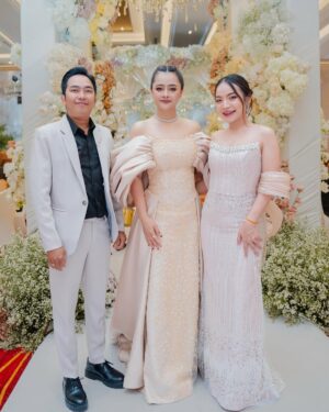 Aok Sokunkanha Instagram - អបអរសាទរ ប្អូនស្រី សុភក្រ័កុសុម៉ា និងប្អូនប្រុស 
បងសូមជូនពរដល់ប្អូនស្រីព្រមទាំងប្អូនប្រុសសូមឲមានសុភមង្គលពេញមួយជីវិត♥️ស្រលាញ់គ្នាដល់ចាស់កោងខ្នង 🎉