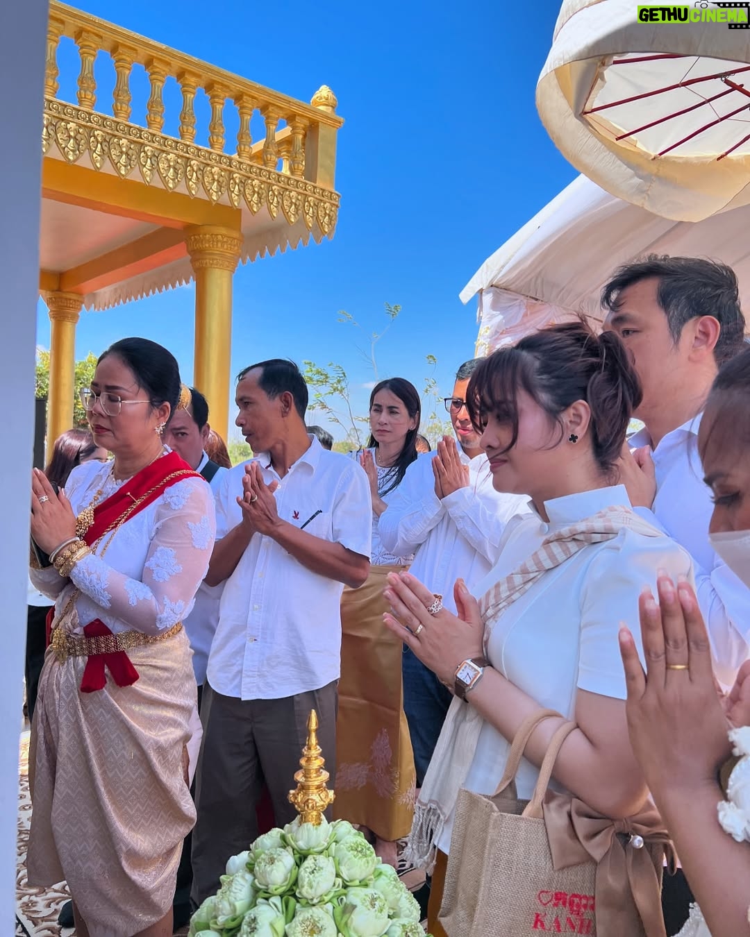 Aok Sokunkanha - 10.2K Likes - ពិធីបុណ្យឆ្លងចេតិយ និងបញ្ចុះអដ្ឋិធាតុ ឧទ្ទិសជូនឧបាសក អុិន អឿង និងឧបាសិកា ម៉ា រិនថា
15 មករា 2025