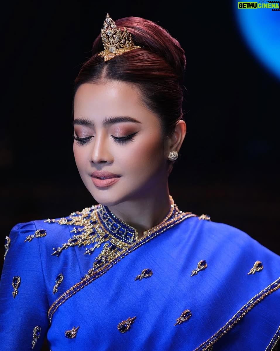 Aok Sokunkanha - 13.6K Likes - យប់នេះមកបែបសុភាពៗរម្យទម ឲ្យត្រូវជាមួយ ពិធីបុណ្យភ្ជុំបិណ្ឌប្រពៃណីជាតិខ្មែរ 🥰 😉 🙏
ដូច្នេះបងប្អូនកុំភ្លេចចូលរួមបោះឆ្នោតឲ្យបេក្ខជនឆ្នើមដែលបងប្អូនពេញចិត្ត ដើម្បីបន្តទៅវគ្គ Live Show សប្តាហ៍បន្ទាប់ 👏
សម្លៀកបំពាក់ដោយ: @nobdane
ផាត់មុខដោយ: @nea_maha_makeup_artist
ធ្វើសក់ដោយ: @chhengkypich