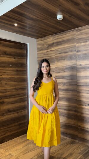 Apoorva Sharma Instagram - Tried recreating my fav @priyankachopra look - all thanks to @shopsy_app 🫶🏽 budget-friendly and still feeling fancy ✨💛

#shoponshopsy #shopsyfinds #celeblook #priyankachopra #stylesteal #haul #shopsy #reel