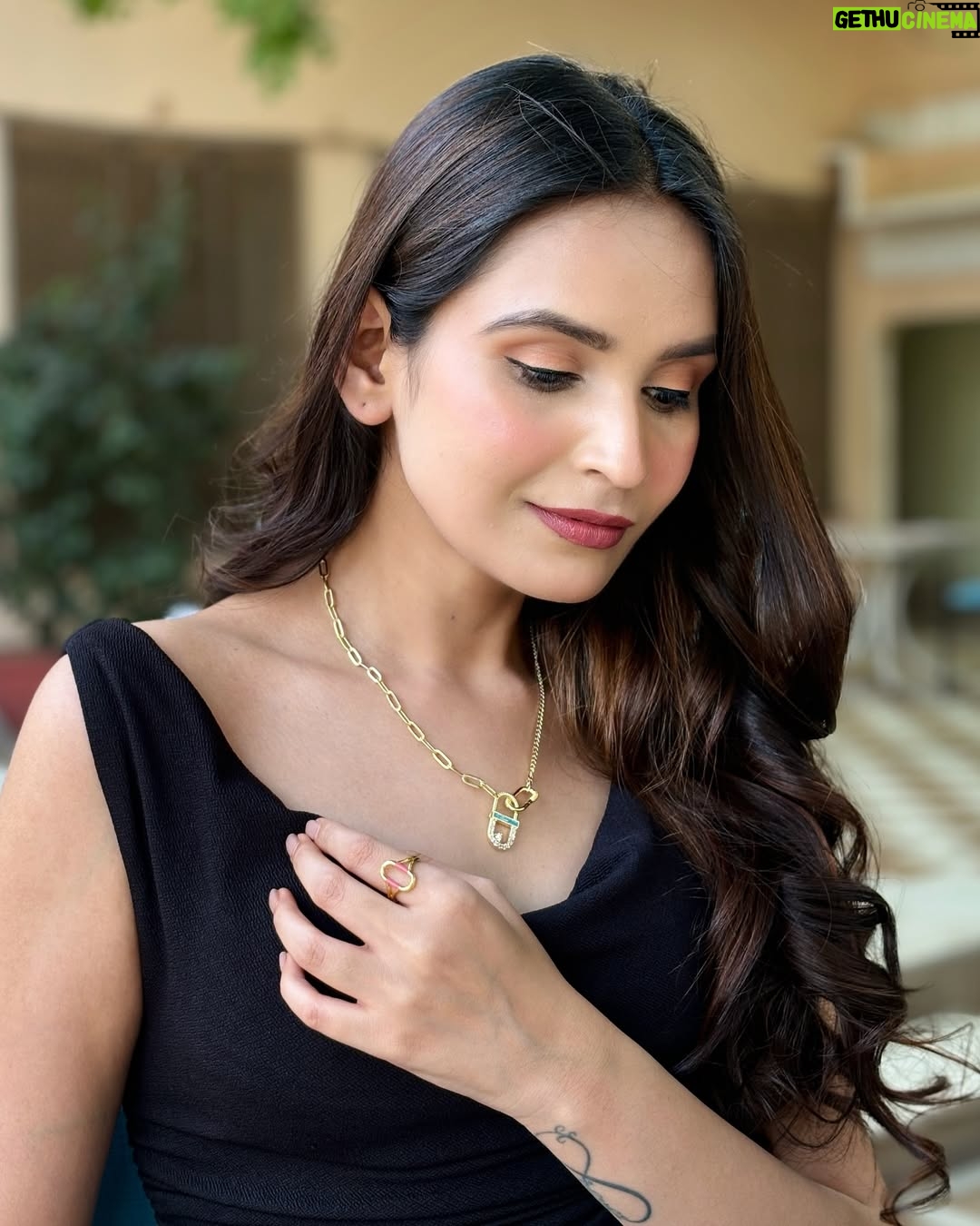 Apoorva Sharma - 1.1K Likes - Minimalist jewellery, maximum impact ! ✨🌷
- absolutely in love with @nishanistudio trendy & artistic anti-tarnish silver & gold-plated jewellery. Discover the perfect selection of accessories to accentuate your sense of fashion 🤍
Checkout & DM @nishanistudio to place an order ! 🛍️ #StyledByNishani #goldplatedjewellery #silverjewelery #antitarnishjewelry #trendyjewelry #ootdmagazine