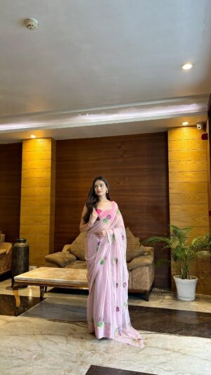 Apoorva Sharma Instagram - Saree @diva_by_yashwinirathore 🌸🌷

#chiffon#saree#chiffonsaree#ethnicity#reelin#reel