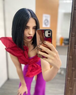Arantza Ruiz Instagram - ¿Y si regresamos al negro después de la novela? Se aceptan sugerencias 💜✨🥷🖤