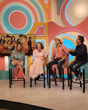 Arantza Ruiz Instagram - Mi foto favorita es la ultima con Paquita 🫡
Disfruten el GRAN ESTRENO de @meatrevoaamarte la telenovela #20 de @productormejia ❤️❤️❤️ 
Gracias vida porque este proyecto ha sido de los más especiales para mí 🥹✨ Espero que disfrute a Ambar tanto como yo interpretándola.
Me cuentan que tanto les gustó y apoyen a #GAMBAR 🩷🩷🩷✨✨✨✨ (gabino y ambar)🥹
@televisa @televisa_espectaculos @televisadigital 
.
.
.
.
#meatrevoaamarte #Ambar #Gabino #Gambar #salvadormejia