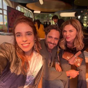 Arantza Ruiz Instagram - Mi corazón se llenó de alegría cuando me encontré con estas personas ✨❤️ No sabía lo bonito que es tener de vuelta viejos amigos, hacer nuevos y cómo te expande el mundo. 
 Los quiero ❤️ #TodoLoQueFuimos muy pronto en @vix @vixoriginals