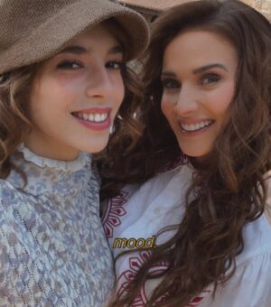 Arantza Ruiz Instagram - Mi foto favorita es la ultima con Paquita 🫡
Disfruten el GRAN ESTRENO de @meatrevoaamarte la telenovela #20 de @productormejia ❤️❤️❤️ 
Gracias vida porque este proyecto ha sido de los más especiales para mí 🥹✨ Espero que disfrute a Ambar tanto como yo interpretándola.
Me cuentan que tanto les gustó y apoyen a #GAMBAR 🩷🩷🩷✨✨✨✨ (gabino y ambar)🥹
@televisa @televisa_espectaculos @televisadigital 
.
.
.
.
#meatrevoaamarte #Ambar #Gabino #Gambar #salvadormejia