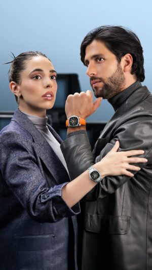 Arantza Ruiz Instagram - Esta sesión de fotos fue espectacular 🥹🩵
Obvio el dúo Multifort TV Saga 3, con un carácter retro y moderno a la vez, es mi complemento favorito... me acompaña en los mejores momentos. @midowatches #InspiredbyNewVisions #MultifortTV #MultifortTV35 #BigDate