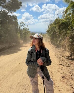 Arantza Ruiz Instagram - Fuimos a ver mariposas monarca 🦋🧡 @gioutrilla @leonardolotinaa @alefrodz  GRACIAS por aventuras y días como este ✨🥹