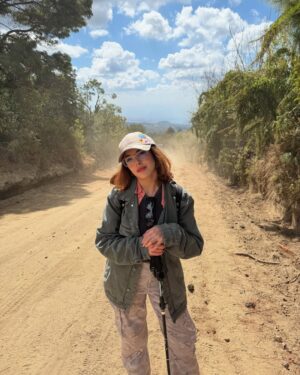 Arantza Ruiz Instagram - Fuimos a ver mariposas monarca 🦋🧡 @gioutrilla @leonardolotinaa @alefrodz  GRACIAS por aventuras y días como este ✨🥹