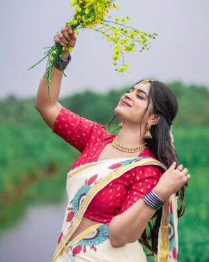 Arathy Sojan Instagram - വിഷു ആശംസകള്‍🌸

#vishu2025 #vishu #vishuspecial #kerala #malayali