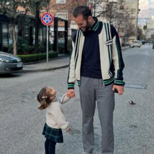 Arbana Osmani Instagram - Janar i kuq si ❤️