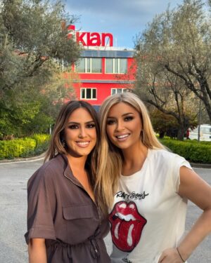 Arbana Osmani Instagram - Ne finalen e @xfactor.albania neser, do te ndaj skenen me shume dashuri me @arbanao bashkeudhetarja e nje epoke sa cerek shekulli ne Radio dhe Televizion. Universet tona paralele neser bashkohen ne nje pike ne ekranin e @rtvklan Jam shume shume e lumtur. 
Per ne muzikë eshte fjala. Shihemi neser❤️
Pooo, kam perdor dhe pak filtra;  na falni ë🙈😂