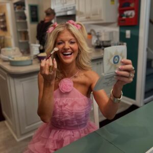 Arden Myrin Instagram - Got to dress like a contestant on Toddlers and Tiaras on tonight’s episode of @therighteousgemstones and I could not be more happy about it!! I think this outfit perfectly encompasses everything that I feel like I am inside. I’m so proud to have been a part of this show! I’m obsessed with all of the @roughhousepictures shows!