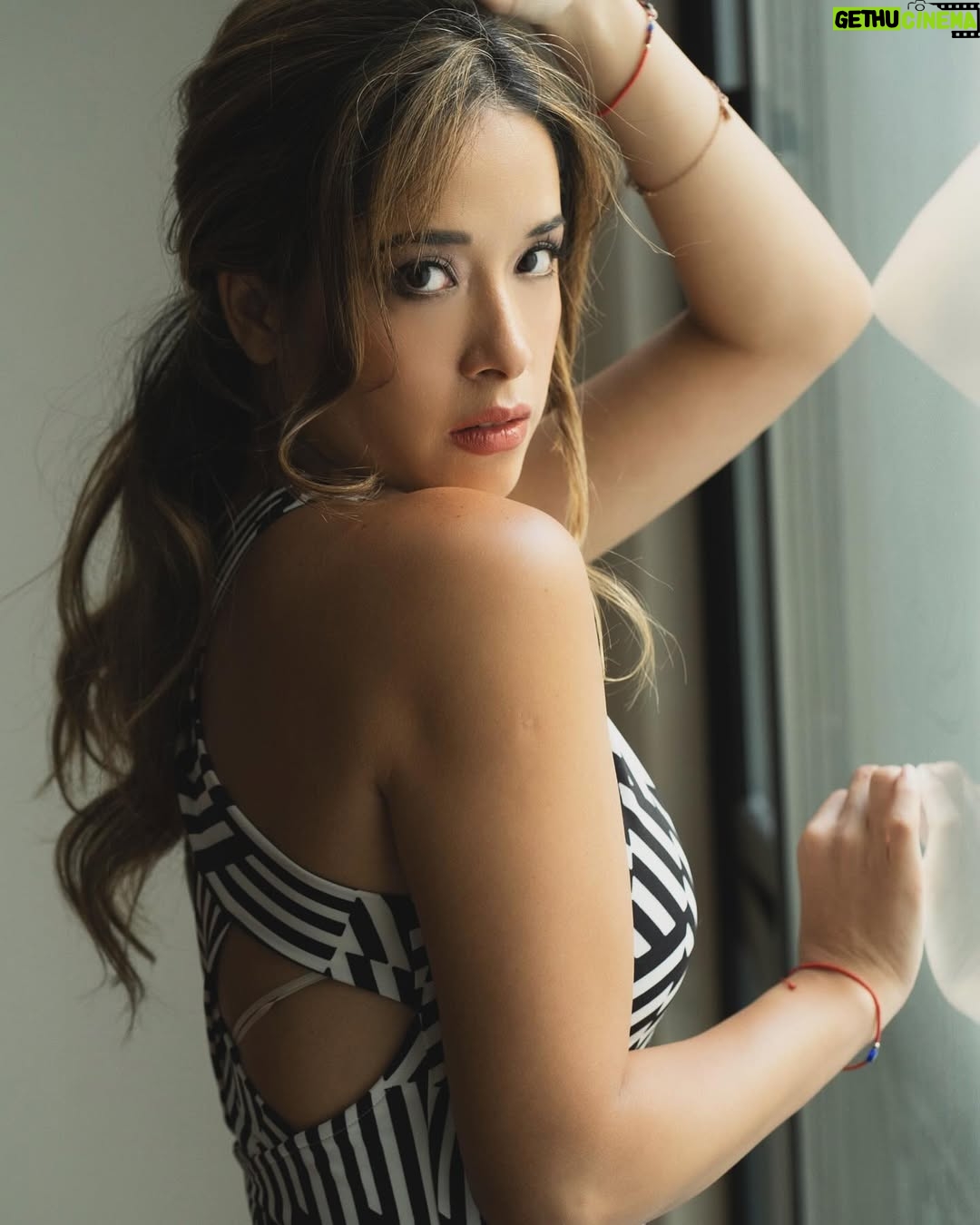 Areliz Benel - 3.7K Likes -