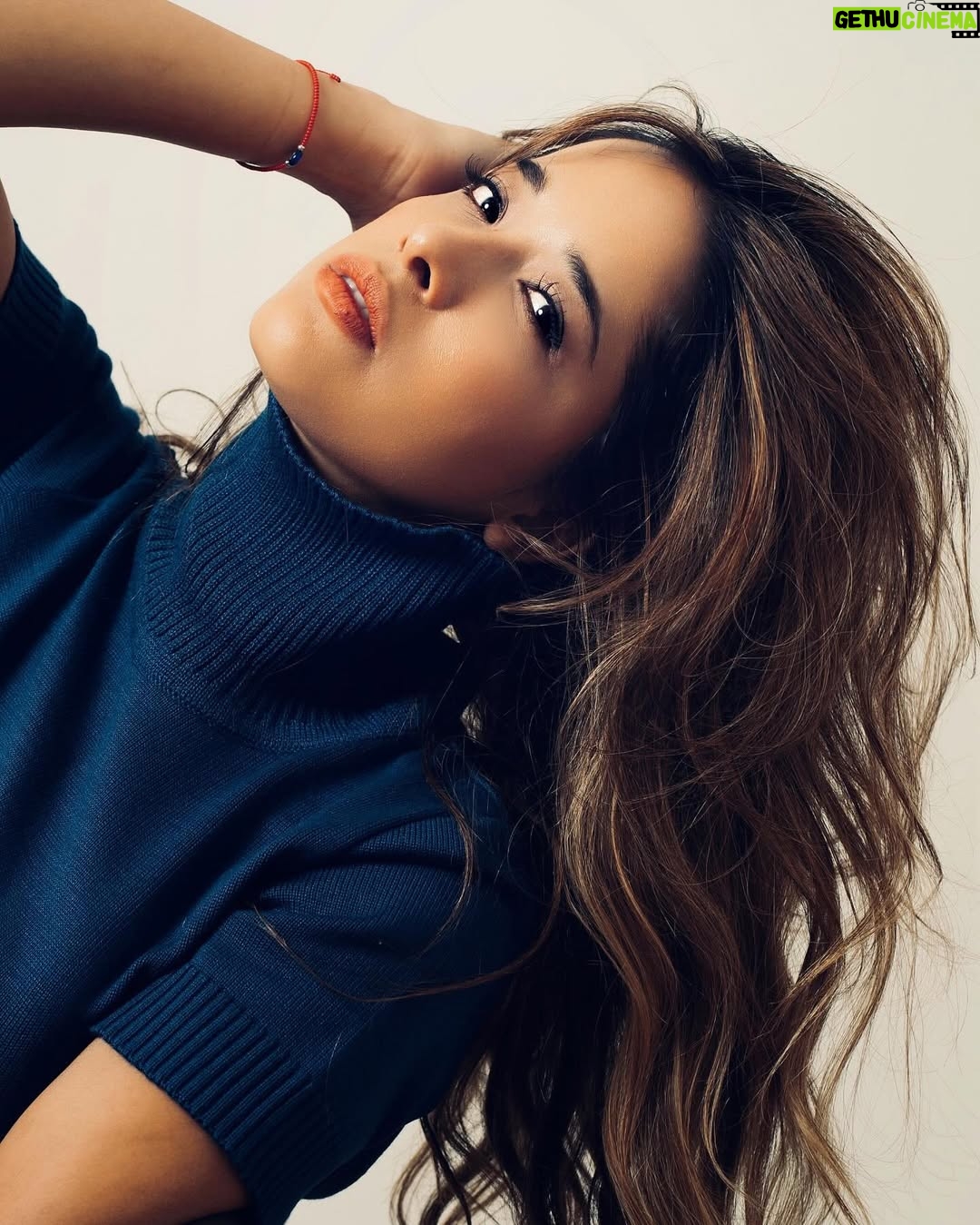 Areliz Benel - 2.4K Likes -