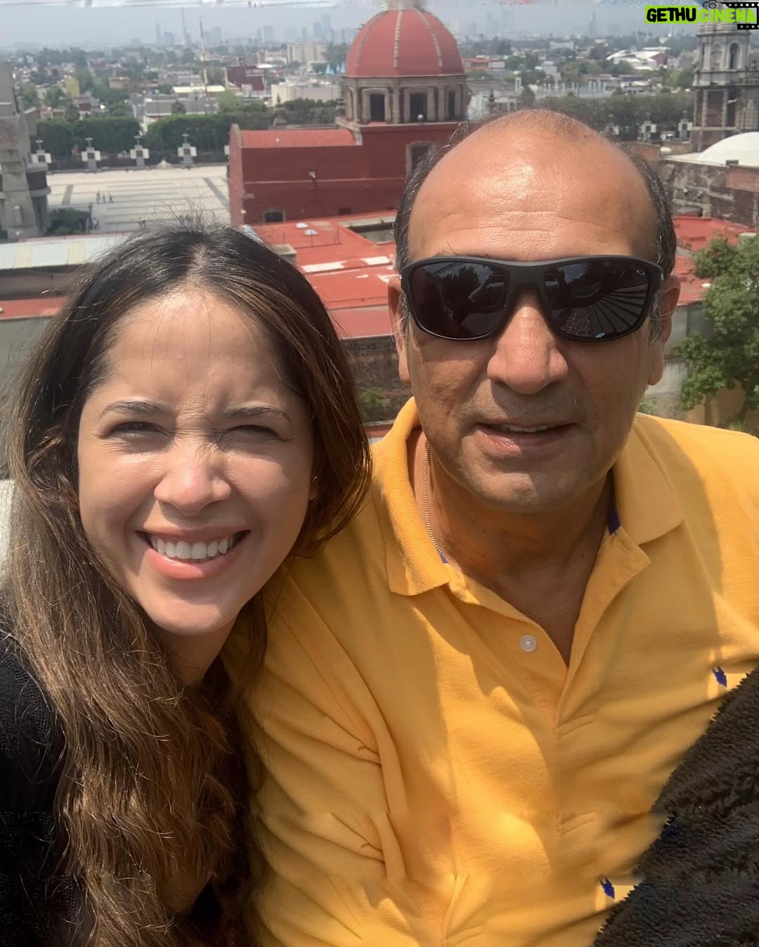 Areliz Benel - 6.4K Likes - El era Mario Rivera , lo conocí en mi primer año de vida pero me abrazó como su hija incluso antes de nacer, el me abrazo y acogió pero yo lo elegí y lo elegiría mil veces más en esta y otras vidas, todos estos años no he podido estar más agradecida con la vida de que a pesar de no llevar el mismo apellido el me llamaba hija y yo lo llamaba papá, fue un hombre que me enseñó valores , educación , principios, integridad y sobre todo la importancia de la palabra con uno y con los demás , aunque yo me divertía más cuando me enseñaba a jugar billas , billar , Ping pong o íbamos al karaoque , mi primera chuza fue hace poco y fue con el, me enseñó que las cosas se hacen lento y con paciencia , despacio y con delicadeza , fue mi fuente de fuerza para tantas cosas , en las buenas y en las malas , fue mi solución y mi fuerza para enfrentar lo difícil de la vida meterial y espiritual , fue mi paño de lagrimas , mi súper héroe , mi coach y mi mejor amigo , hoy lo despido en carne y hueso pero en mi mente , corazón , sueños y recuerdos vivira por siempre y para siempre , te voy a a extrañar el resto de mi vida. Te amaré siempre papá .