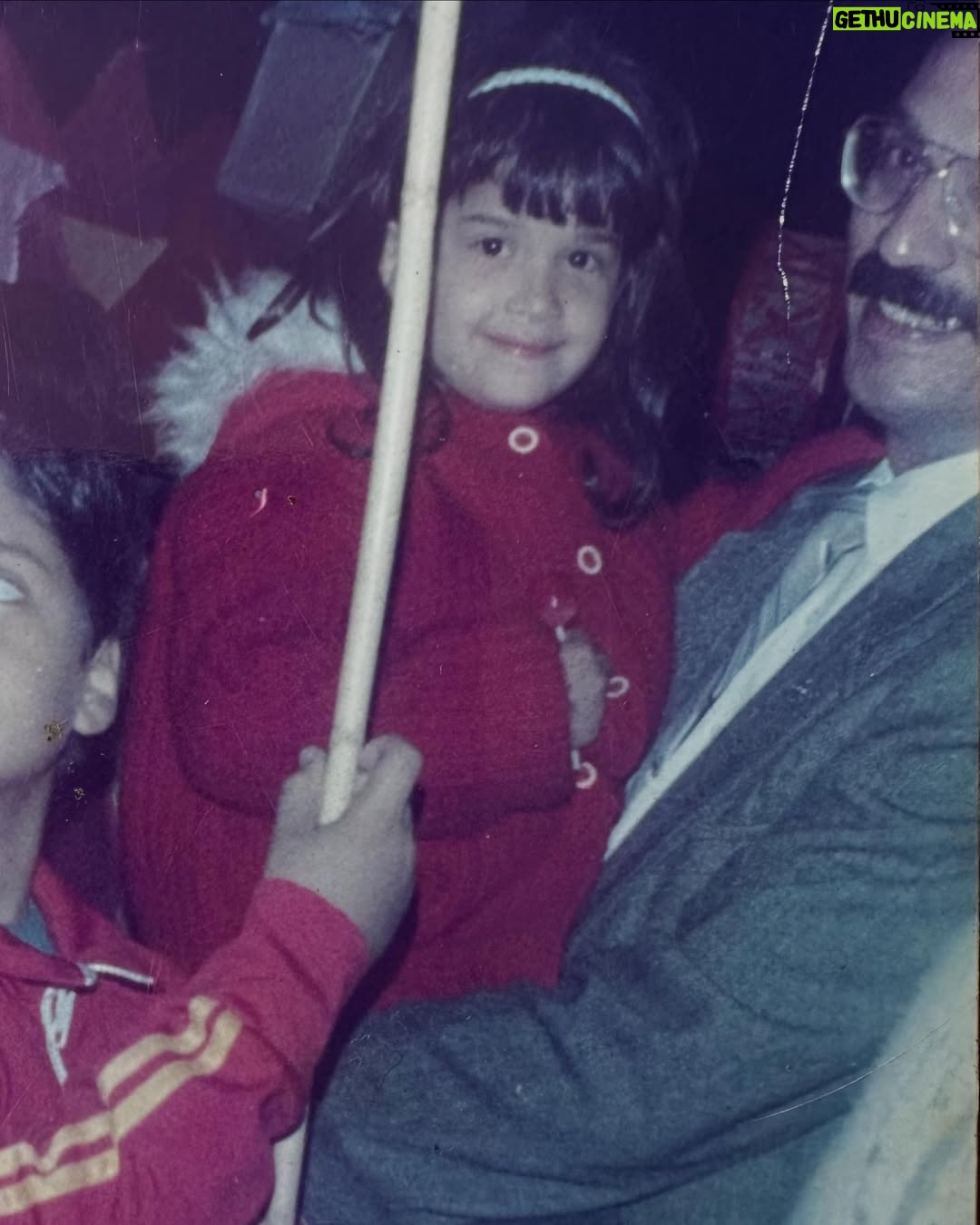 Areliz Benel - 6.4K Likes - El era Mario Rivera , lo conocí en mi primer año de vida pero me abrazó como su hija incluso antes de nacer, el me abrazo y acogió pero yo lo elegí y lo elegiría mil veces más en esta y otras vidas, todos estos años no he podido estar más agradecida con la vida de que a pesar de no llevar el mismo apellido el me llamaba hija y yo lo llamaba papá, fue un hombre que me enseñó valores , educación , principios, integridad y sobre todo la importancia de la palabra con uno y con los demás , aunque yo me divertía más cuando me enseñaba a jugar billas , billar , Ping pong o íbamos al karaoque , mi primera chuza fue hace poco y fue con el, me enseñó que las cosas se hacen lento y con paciencia , despacio y con delicadeza , fue mi fuente de fuerza para tantas cosas , en las buenas y en las malas , fue mi solución y mi fuerza para enfrentar lo difícil de la vida meterial y espiritual , fue mi paño de lagrimas , mi súper héroe , mi coach y mi mejor amigo , hoy lo despido en carne y hueso pero en mi mente , corazón , sueños y recuerdos vivira por siempre y para siempre , te voy a a extrañar el resto de mi vida. Te amaré siempre papá .