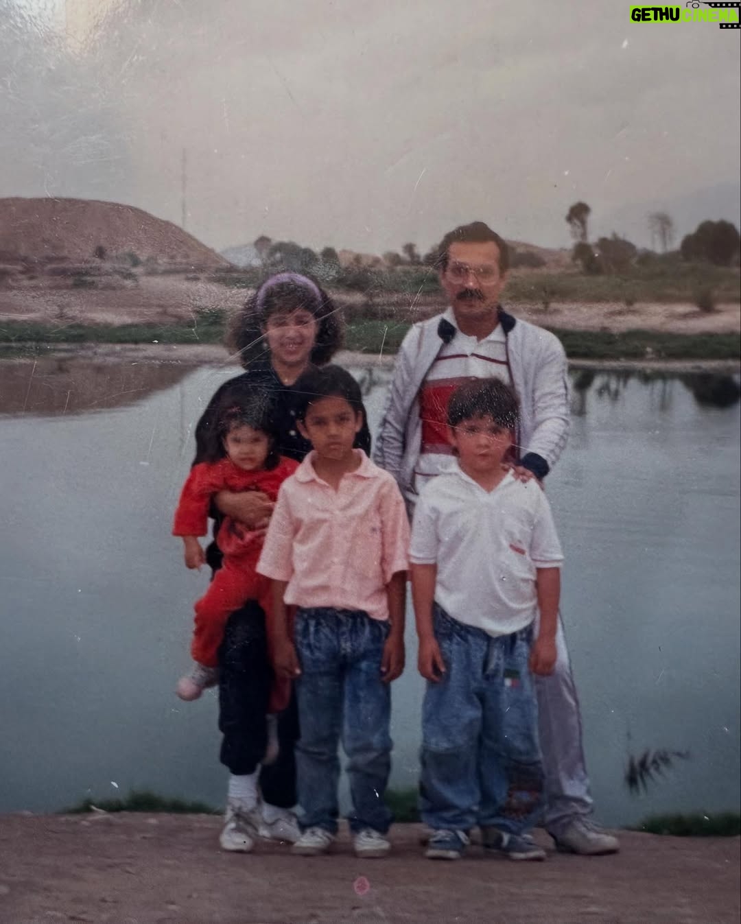 Areliz Benel - 6.4K Likes - El era Mario Rivera , lo conocí en mi primer año de vida pero me abrazó como su hija incluso antes de nacer, el me abrazo y acogió pero yo lo elegí y lo elegiría mil veces más en esta y otras vidas, todos estos años no he podido estar más agradecida con la vida de que a pesar de no llevar el mismo apellido el me llamaba hija y yo lo llamaba papá, fue un hombre que me enseñó valores , educación , principios, integridad y sobre todo la importancia de la palabra con uno y con los demás , aunque yo me divertía más cuando me enseñaba a jugar billas , billar , Ping pong o íbamos al karaoque , mi primera chuza fue hace poco y fue con el, me enseñó que las cosas se hacen lento y con paciencia , despacio y con delicadeza , fue mi fuente de fuerza para tantas cosas , en las buenas y en las malas , fue mi solución y mi fuerza para enfrentar lo difícil de la vida meterial y espiritual , fue mi paño de lagrimas , mi súper héroe , mi coach y mi mejor amigo , hoy lo despido en carne y hueso pero en mi mente , corazón , sueños y recuerdos vivira por siempre y para siempre , te voy a a extrañar el resto de mi vida. Te amaré siempre papá .