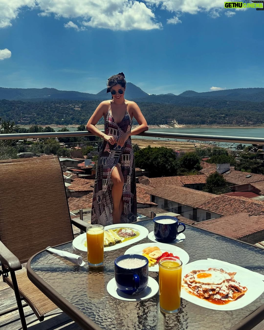 Areliz Benel - 3.4K Likes - Me hospedé en @hotel_sansebastian12 maravillas terraza para el desayuno 💖