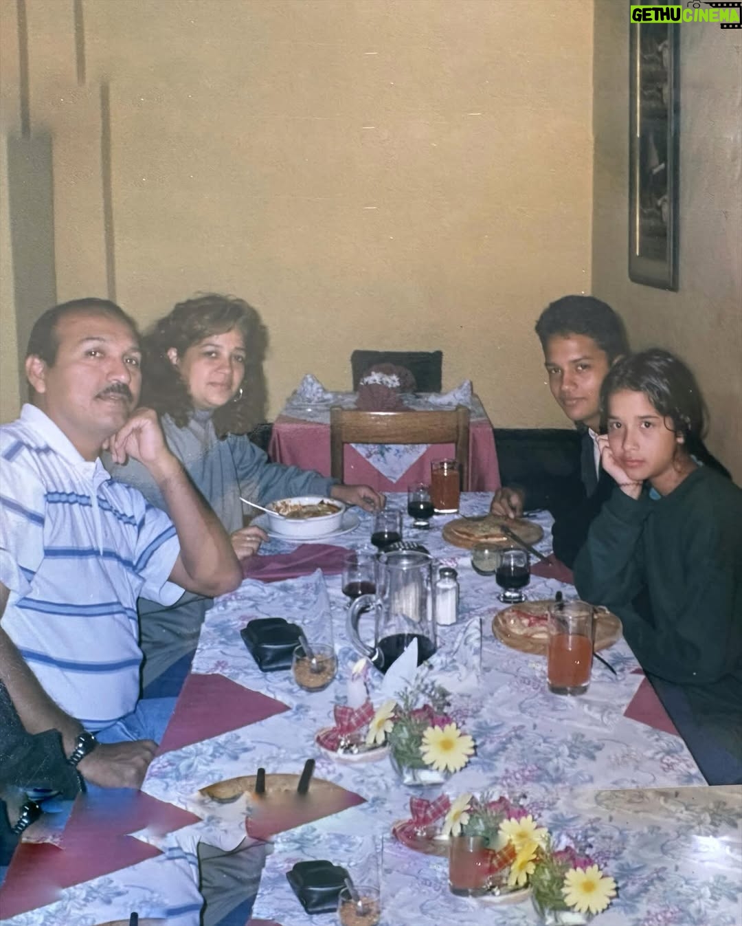 Areliz Benel - 6.4K Likes - El era Mario Rivera , lo conocí en mi primer año de vida pero me abrazó como su hija incluso antes de nacer, el me abrazo y acogió pero yo lo elegí y lo elegiría mil veces más en esta y otras vidas, todos estos años no he podido estar más agradecida con la vida de que a pesar de no llevar el mismo apellido el me llamaba hija y yo lo llamaba papá, fue un hombre que me enseñó valores , educación , principios, integridad y sobre todo la importancia de la palabra con uno y con los demás , aunque yo me divertía más cuando me enseñaba a jugar billas , billar , Ping pong o íbamos al karaoque , mi primera chuza fue hace poco y fue con el, me enseñó que las cosas se hacen lento y con paciencia , despacio y con delicadeza , fue mi fuente de fuerza para tantas cosas , en las buenas y en las malas , fue mi solución y mi fuerza para enfrentar lo difícil de la vida meterial y espiritual , fue mi paño de lagrimas , mi súper héroe , mi coach y mi mejor amigo , hoy lo despido en carne y hueso pero en mi mente , corazón , sueños y recuerdos vivira por siempre y para siempre , te voy a a extrañar el resto de mi vida. Te amaré siempre papá .