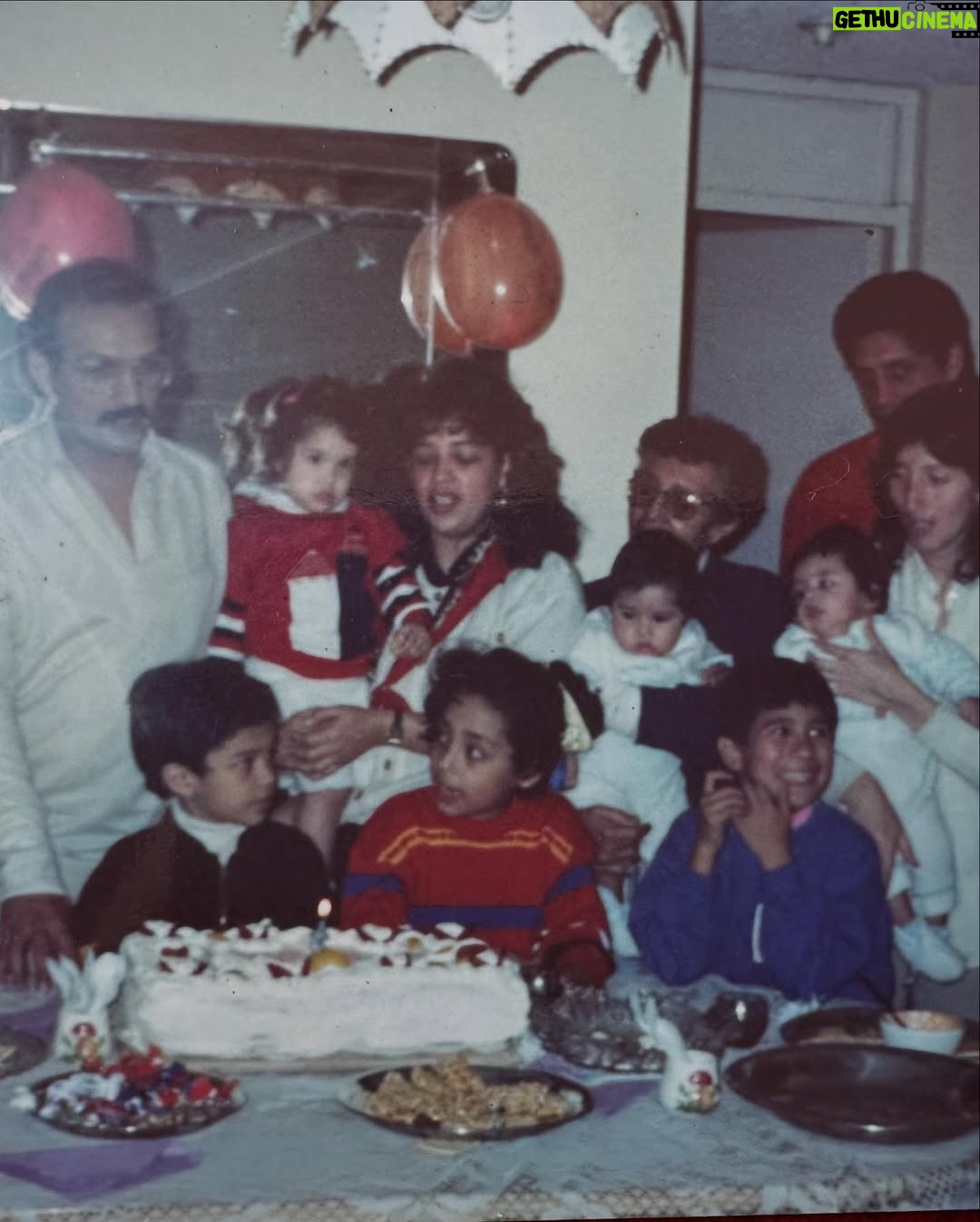 Areliz Benel - 6.4K Likes - El era Mario Rivera , lo conocí en mi primer año de vida pero me abrazó como su hija incluso antes de nacer, el me abrazo y acogió pero yo lo elegí y lo elegiría mil veces más en esta y otras vidas, todos estos años no he podido estar más agradecida con la vida de que a pesar de no llevar el mismo apellido el me llamaba hija y yo lo llamaba papá, fue un hombre que me enseñó valores , educación , principios, integridad y sobre todo la importancia de la palabra con uno y con los demás , aunque yo me divertía más cuando me enseñaba a jugar billas , billar , Ping pong o íbamos al karaoque , mi primera chuza fue hace poco y fue con el, me enseñó que las cosas se hacen lento y con paciencia , despacio y con delicadeza , fue mi fuente de fuerza para tantas cosas , en las buenas y en las malas , fue mi solución y mi fuerza para enfrentar lo difícil de la vida meterial y espiritual , fue mi paño de lagrimas , mi súper héroe , mi coach y mi mejor amigo , hoy lo despido en carne y hueso pero en mi mente , corazón , sueños y recuerdos vivira por siempre y para siempre , te voy a a extrañar el resto de mi vida. Te amaré siempre papá .
