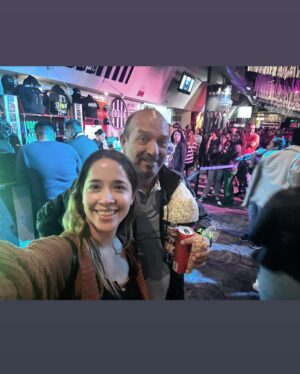Areliz Benel Instagram - El era Mario Rivera , lo conocí en mi primer año de vida pero me abrazó como su hija incluso antes de nacer, el me abrazo y acogió pero yo lo elegí y lo elegiría mil veces más en esta y otras vidas, todos estos años no he podido estar más agradecida con la vida de que a pesar de no llevar el mismo apellido el me llamaba hija y yo lo llamaba papá, fue un hombre que me enseñó valores , educación , principios, integridad  y sobre todo la importancia de la palabra con uno y con los demás , aunque yo me divertía más cuando me enseñaba a jugar billas , billar , Ping pong o íbamos al karaoque , mi primera chuza fue hace poco y fue con el, me enseñó que las cosas se hacen lento y con paciencia , despacio y con delicadeza , fue mi fuente de fuerza para tantas cosas , en las buenas y en las malas , fue mi solución y mi fuerza para enfrentar lo difícil de la vida meterial y espiritual , fue mi paño de lagrimas , mi súper héroe , mi coach y mi mejor amigo , hoy lo despido en carne y hueso pero en mi mente , corazón , sueños y recuerdos vivira por siempre y para siempre , te voy a a extrañar el resto de mi vida. Te amaré siempre papá .