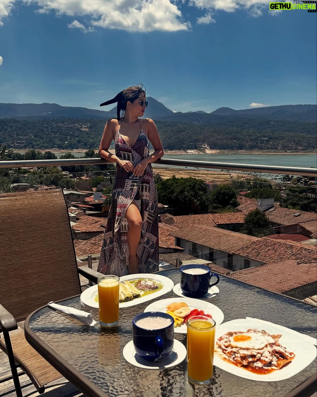 Areliz Benel - 3.4K Likes - Me hospedé en @hotel_sansebastian12 maravillas terraza para el desayuno 💖
