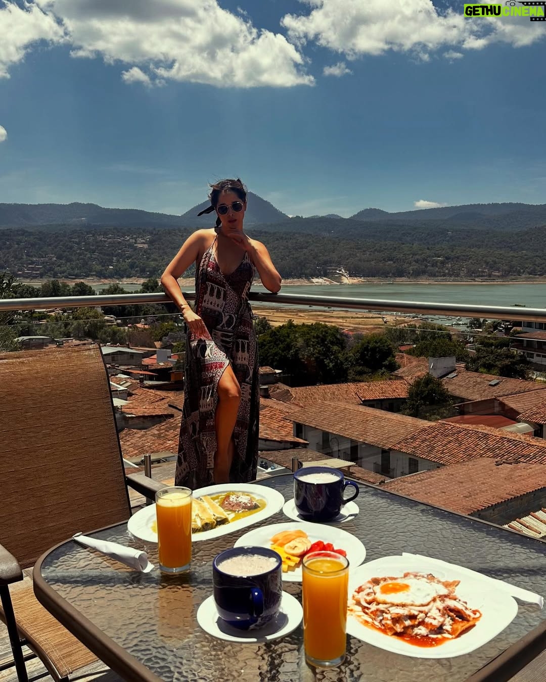Areliz Benel - 3.4K Likes - Me hospedé en @hotel_sansebastian12 maravillas terraza para el desayuno 💖