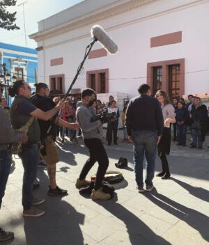 Areliz Benel Instagram - Volviendo al ruedo y siendo feliz por la oportunidad de volver a hacer lo que más amo en el mundo 🙏🏼 🎭.

Mi primera película dirigida totalmente en ingles por @aliatshani en idioma Persa muy pronto @loteria_movie  #sandra