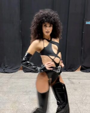 Ariadna Hafez Navarro Instagram - Maluma Tour   Pretty   Dirty ❤️‍🔥 que el primer show de este sueño de gira fuera en Gran Canaria, mi isla, en carnavales, mis fechas favoritas, es todo lo que podría haber pedido. Esto solo acaba de empezar 🥹💫! 

Vienes a algún concierto??