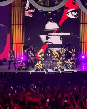 Ariadna Hafez Navarro Instagram - Maluma Tour   Pretty   Dirty ❤️‍🔥 que el primer show de este sueño de gira fuera en Gran Canaria, mi isla, en carnavales, mis fechas favoritas, es todo lo que podría haber pedido. Esto solo acaba de empezar 🥹💫! 

Vienes a algún concierto??