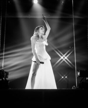 Arilena Ara Instagram - ✨when magic happens✨ 
“Zero Gradë” Live Performance Out Now On YouTube

Director: @veragrabocka 
Faleminderit për një nga përformancat më të bukura që është realizuar ndonjëherë në Shqipëri🥹🙏🏻

Executive Producer: @popikola 

🤍 @pirrocako @darkodimitrov 
Styling: @miranda_dupi 
@hana_official1 
Make Up @makeupbysuelacangu @edlira_lulja 
Photography: @klevjan_hoxha_photography