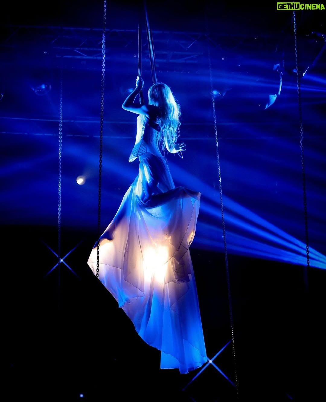 Arilena Ara - 3 Likes - ✨when magic happens✨
“Zero Gradë” Live Performance Out Now On YouTube
Director: @veragrabocka
Faleminderit për një nga përformancat më të bukura që është realizuar ndonjëherë në Shqipëri🥹🙏🏻
Executive Producer: @popikola
🤍 @pirrocako @darkodimitrov
Styling: @miranda_dupi
@hana_official1
Make Up @makeupbysuelacangu @edlira_lulja
Photography: @klevjan_hoxha_photography