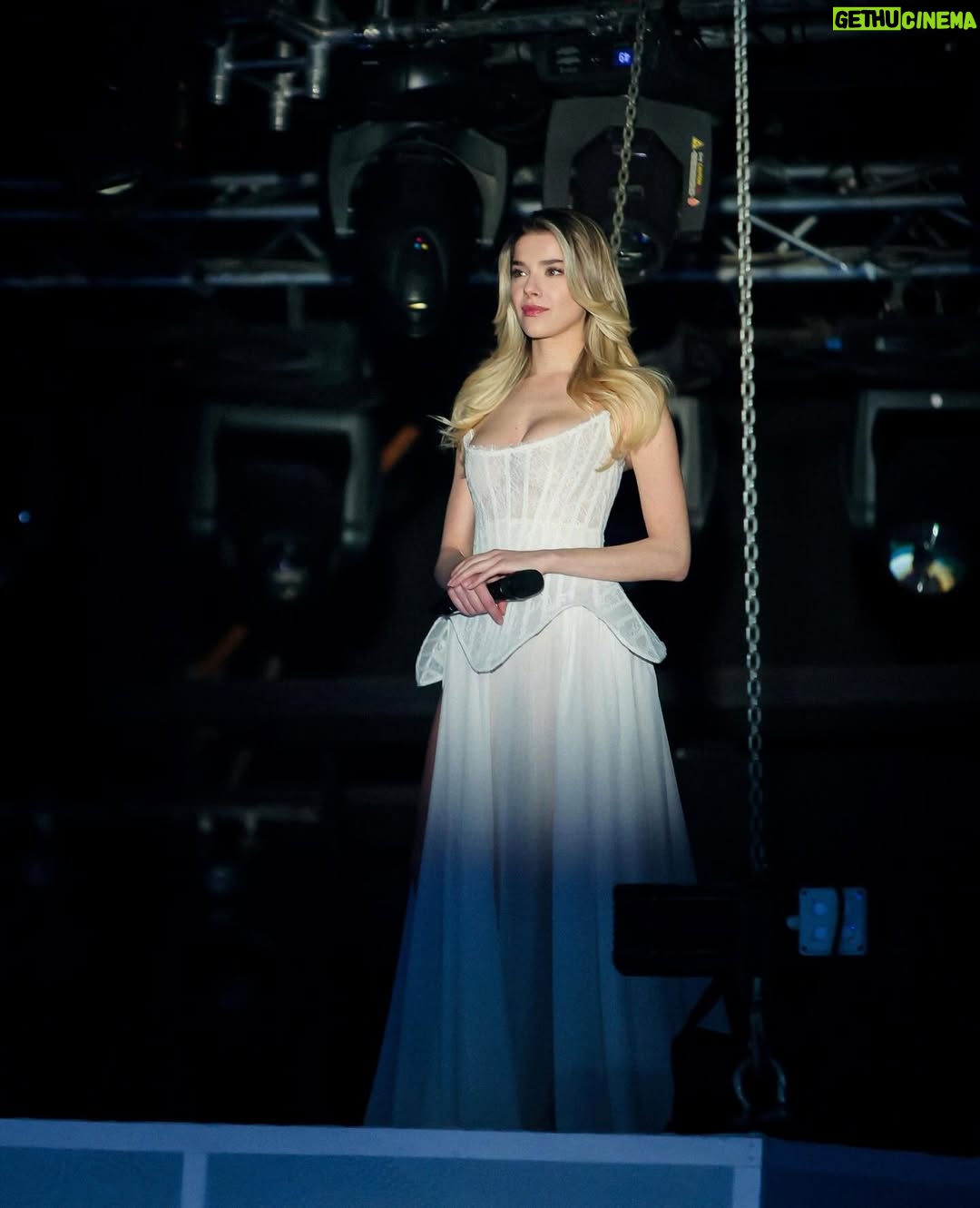 Arilena Ara - 3 Likes - ✨when magic happens✨
“Zero Gradë” Live Performance Out Now On YouTube
Director: @veragrabocka
Faleminderit për një nga përformancat më të bukura që është realizuar ndonjëherë në Shqipëri🥹🙏🏻
Executive Producer: @popikola
🤍 @pirrocako @darkodimitrov
Styling: @miranda_dupi
@hana_official1
Make Up @makeupbysuelacangu @edlira_lulja
Photography: @klevjan_hoxha_photography