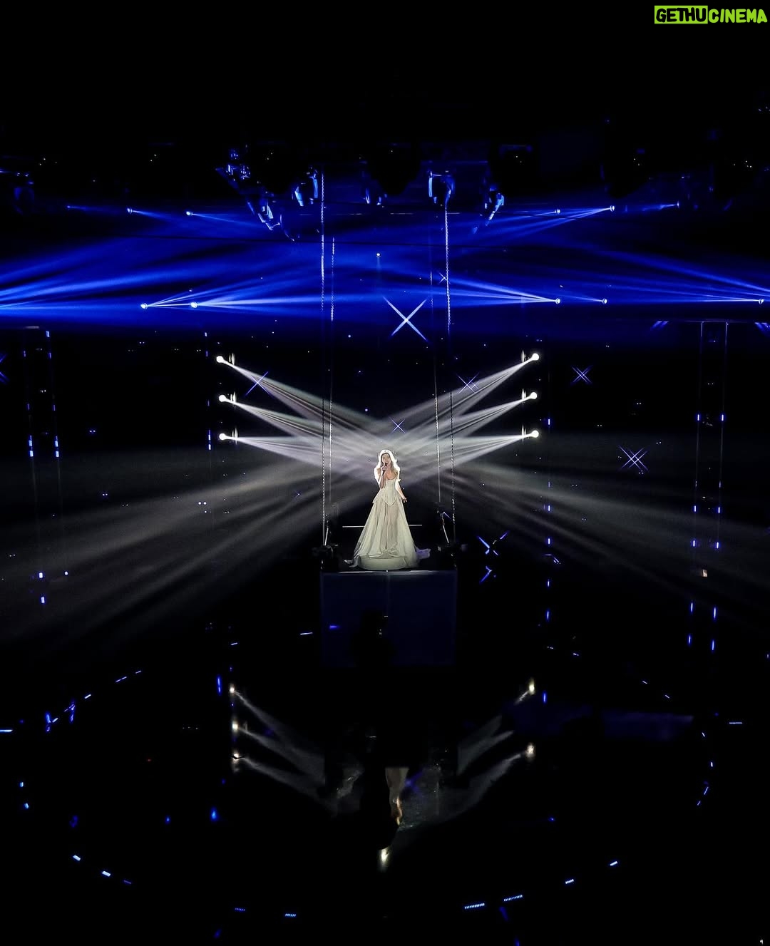 Arilena Ara - 3 Likes - ✨when magic happens✨
“Zero Gradë” Live Performance Out Now On YouTube
Director: @veragrabocka
Faleminderit për një nga përformancat më të bukura që është realizuar ndonjëherë në Shqipëri🥹🙏🏻
Executive Producer: @popikola
🤍 @pirrocako @darkodimitrov
Styling: @miranda_dupi
@hana_official1
Make Up @makeupbysuelacangu @edlira_lulja
Photography: @klevjan_hoxha_photography