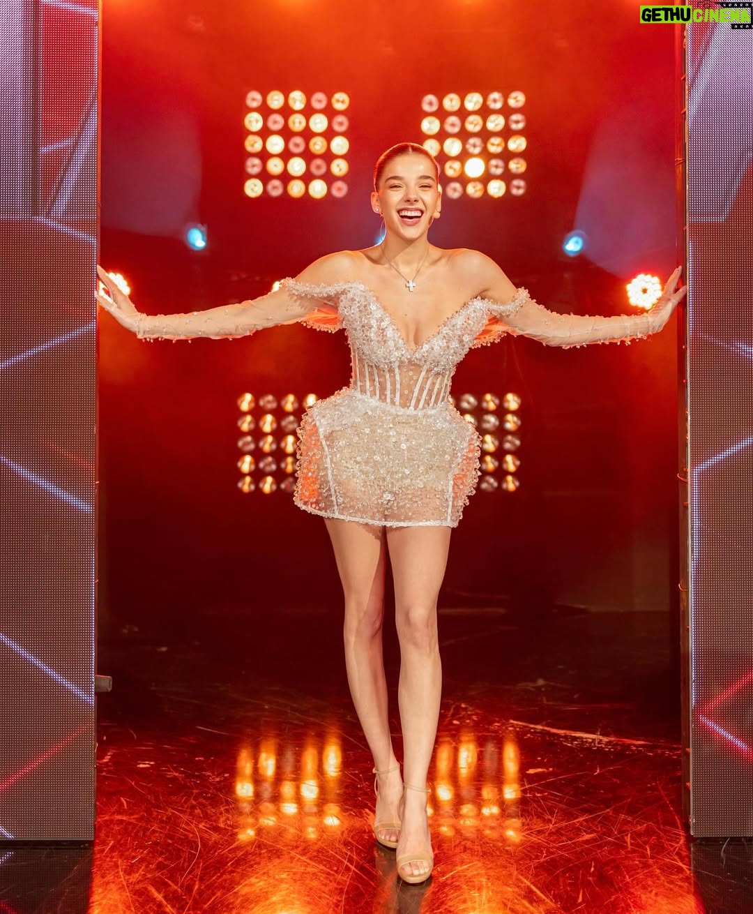 Arilena Ara - 3 Likes - 🤍🥹BIG FINALE🥹🤍 @xfactor.albania
WE MADEEEEE IT!
THE WINNER!!! @riigersa 💫 🏆 #GirlsCategory