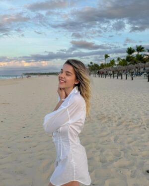 Arilena Ara Instagram - Island girl 🌊