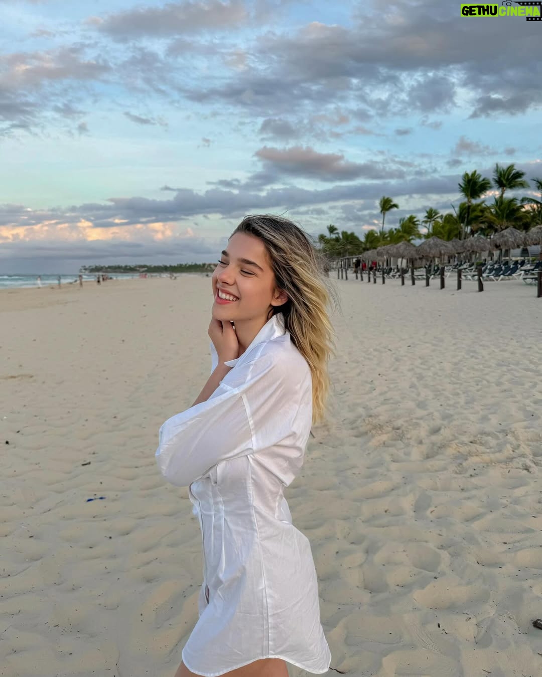 Arilena Ara - 3 Likes - Island girl 🌊